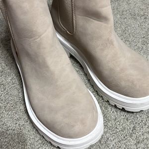 Chelsea boots